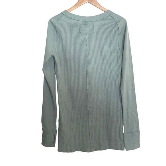 We The Free Thermal Crewneck Thumbhole Top Shirt Jersey Sage Green Size Small NW - Picture 3 of 8
